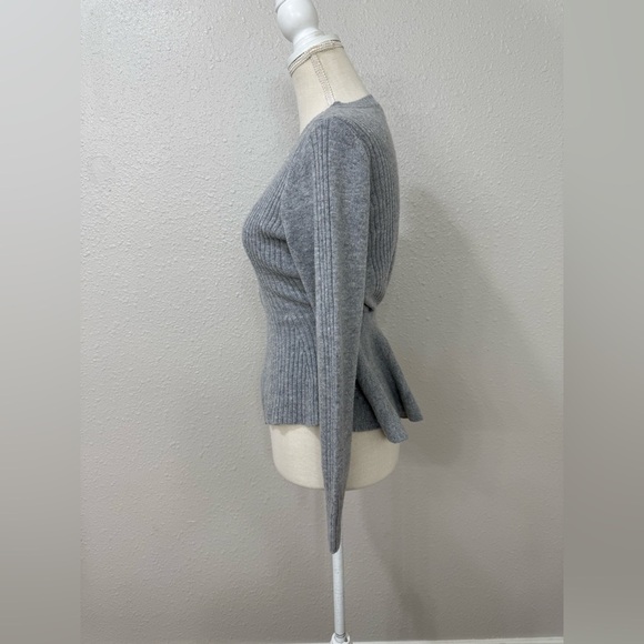 Victoria’s Secret Crewneck Peplum Cardigan Sweater Size S - Picture 6 of 12